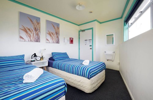 Mount Maunganui Hostel | Pacific Coast Lodge and Backpackers