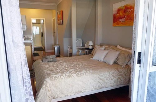 Whitianga Hotel | Nana Glad's Beach Front Accommodation
