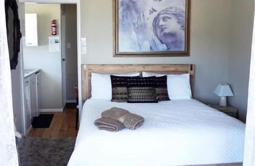 Whitianga Hotel | Nana Glad's Beach Front Accommodation