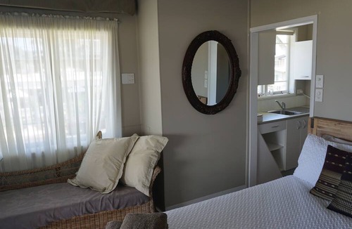 Whitianga Hotel | Nana Glad's Beach Front Accommodation