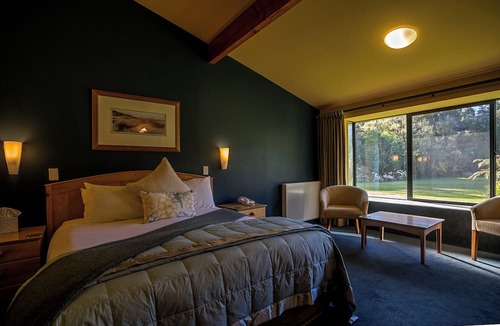 Lake Moeraki Cabin | Wilderness Lodge Lake Moeraki