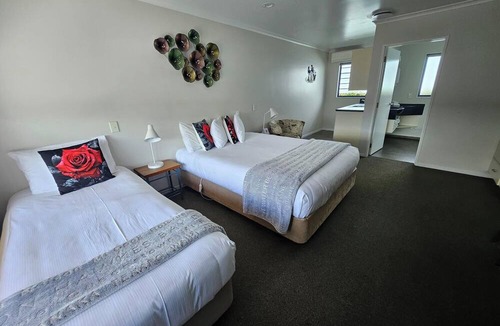 Te Awamutu Hotel | ASURE Albert Park Motor Lodge