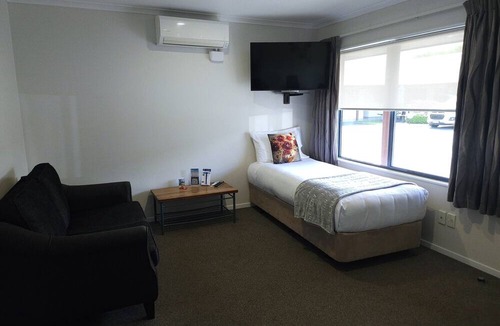 Te Awamutu Hotel | ASURE Albert Park Motor Lodge