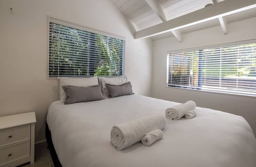Surfdale Apartment | High View Waiheke