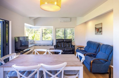 Surfdale Apartment | High View Waiheke