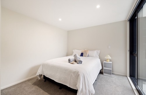 Christchurch City Centre House | Large 3 Bedroom Townhouse in CBD - Perfect for Groups