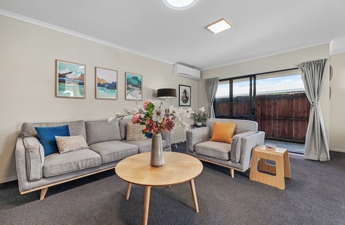Papamoa Beach House | Papamoa Waves - Seaside Getaway