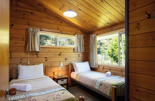 Punakaiki Cottage | Nikauscapes - Hot Tub in Punakaiki village
