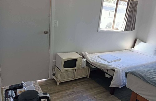 Kawaha Point Ski Chalet | 1 Bedroom garden chalet 7B