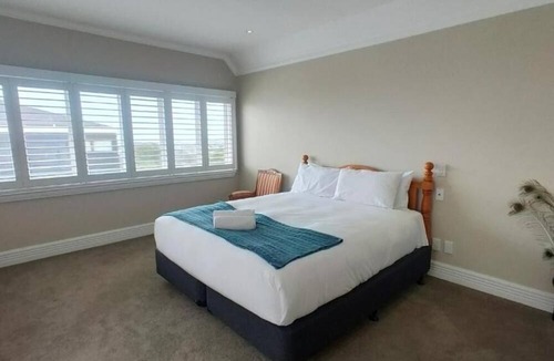 Orakei Apartment | 3min to beach 4 bedroom villa