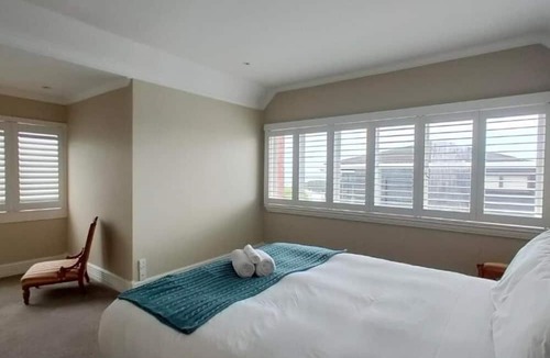 Orakei Apartment | 3min to beach 4 bedroom villa