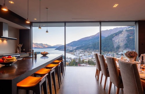 Queenstown City Centre Villa | The Belfast