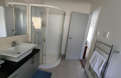 Mount Albert House | 5 Bedroom House at 82A Richardson Road
