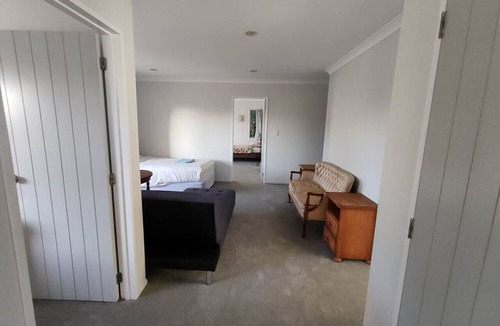 Mount Albert House | 5 Bedroom House at 82A Richardson Road