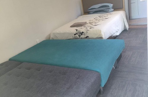 Epsom Apartment | 1 Double and 1 sofa bed Studio