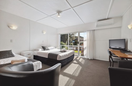 New Plymouth Hotel | Flamingo Motel