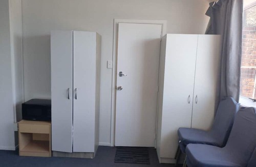 Auckland Apartment | 1 Double 1 Single 2 Sofa Beds Suite 2