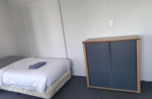 Auckland Apartment | 1 Double 1 Single 2 Sofa Beds Suite 2