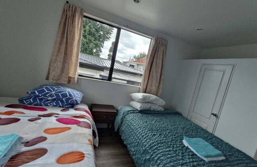 Mount Albert Ski Chalet | 4 double and 2 Sofa Beds in 2 Bedroom