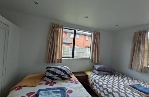 Mount Albert Ski Chalet | 4 double and 2 Sofa Beds in 2 Bedroom