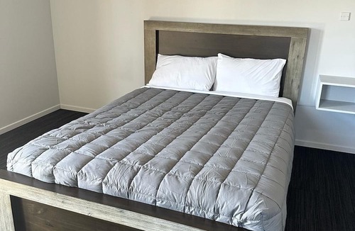Edgeware Hotel | 301 Bealey Ave Motel