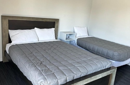 Edgeware Hotel | 301 Bealey Ave Motel