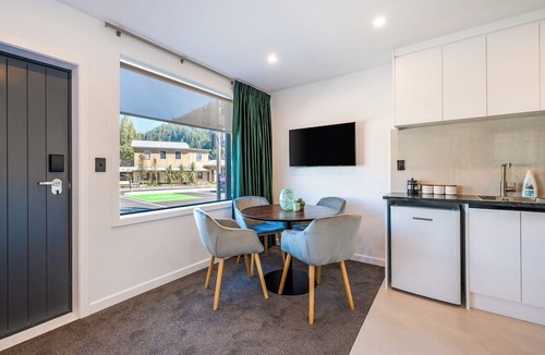 Queenstown City Centre Hotel | Luxe Suites and Apartments