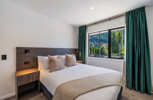 Queenstown City Centre Hotel | Luxe Suites and Apartments