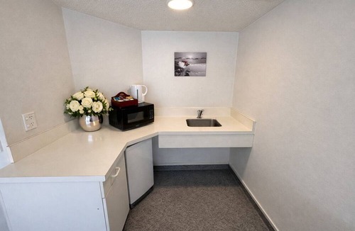Napier Hotel | BK's Fountain Court Motel