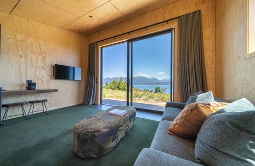 Te Anau Cabin | Tukare Lookout