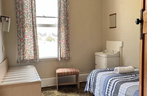 Fairlie Hostel | Gladstone Grand Hotel