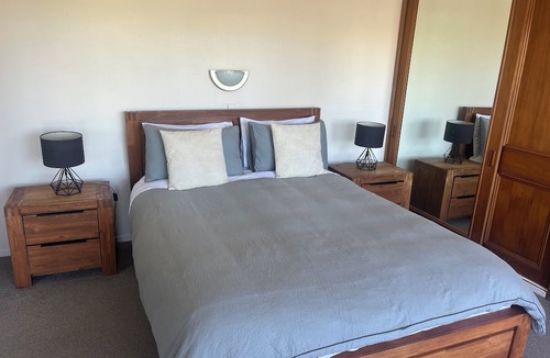 Omapere Apartment | Sneezle Beezle Beach Apartment