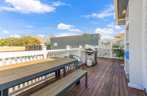 Otahuhu House | Homestead Haven Bungalow with Pool and Air-Con