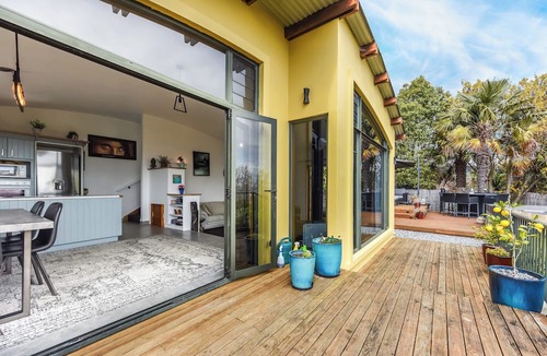 Nelson House | Sunkissed Heights - Nelson Holiday Home