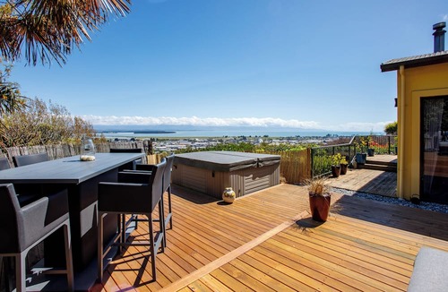 Nelson House | Sunkissed Heights - Nelson Holiday Home