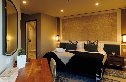 Raglan Hotel | Te Whaanga Retreat & Spa Lodge & Canvastown Luxury Glamping Tents