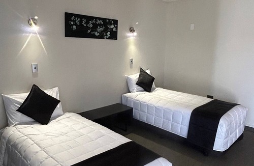 Hamilton North Hotel | Aquarious motor inn