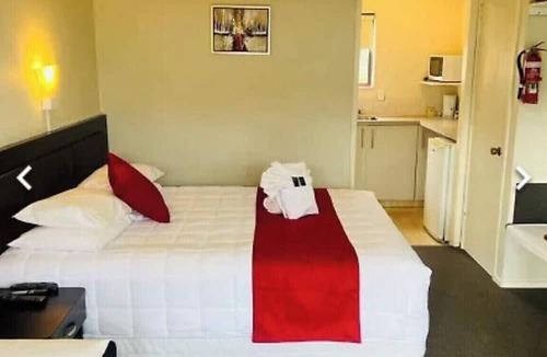 Papakura Hotel | monument motor lodge