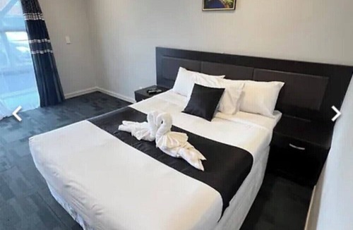 Papakura Hotel | monument motor lodge