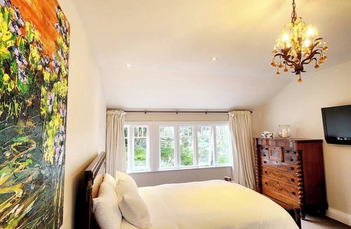 Karori House | Home with Hot Tub, Heated Pool & Tennis Court