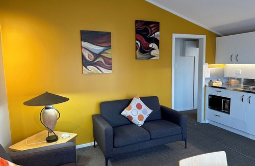 Lowburn Hotel | Anderson Park Motel