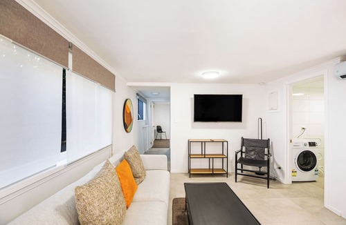 Grey Lynn Apartment | Riches Serendipity Home with Parking