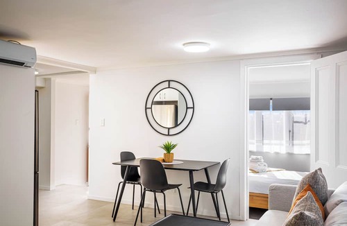 Grey Lynn Apartment | Riches Serendipity Home with Parking