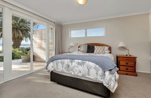 One Tree Point House | Harbourside Views - One Tree Point Holiday Home
