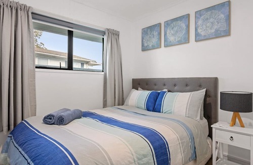 Gisborne House | 2BR Unit 900m to Town & Beach!
