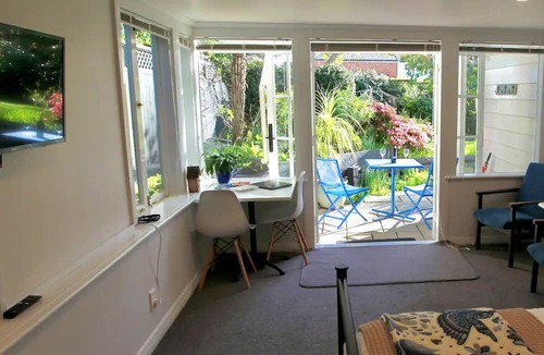 Devonport Apartment | Peaceful Garden, Butterflies and Birds