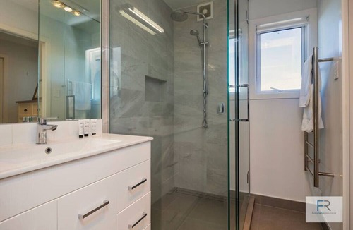 Browns Bay House | Spectacular Sea Views -Exec Home