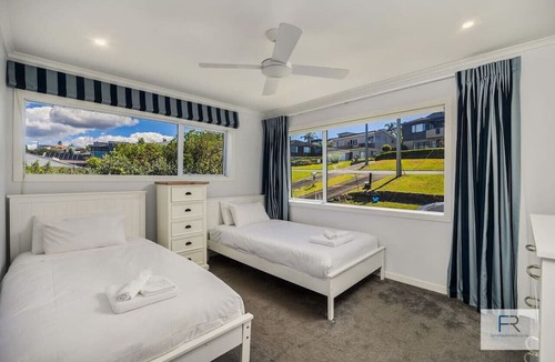 Browns Bay House | Spectacular Sea Views -Exec Home