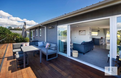 Browns Bay House | Spectacular Sea Views -Exec Home