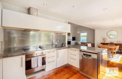 Auckland House | Delightful Garden Villa